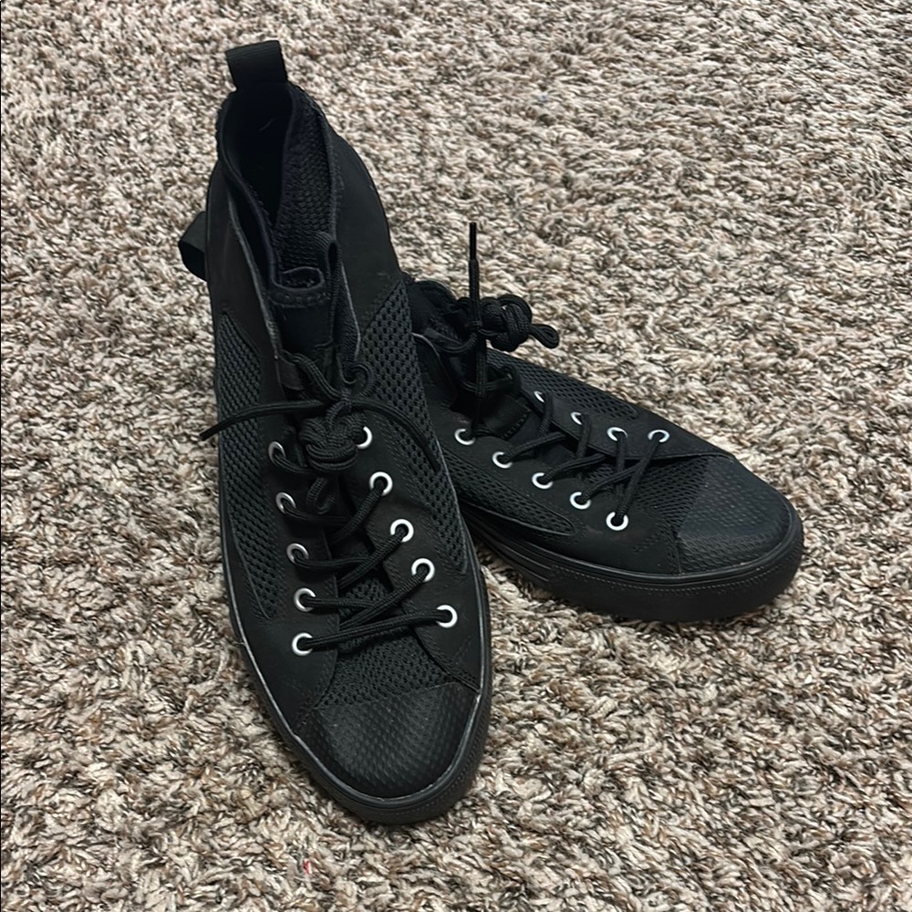 Converse men’s 10 women’s 12